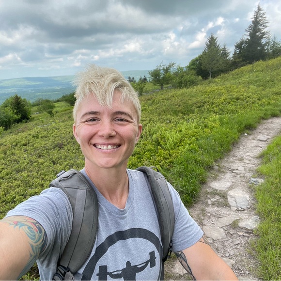 Meet your Posher, Crystal - Picture 3 of 5